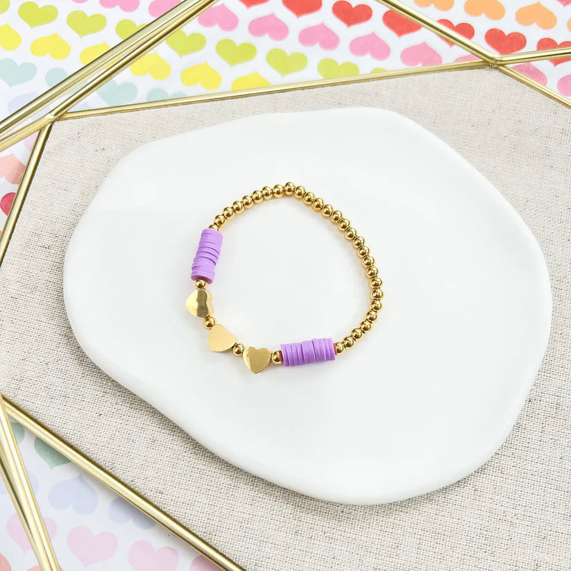 Pulsera dorada con corazones y detalles en lila - The Perfect Gift