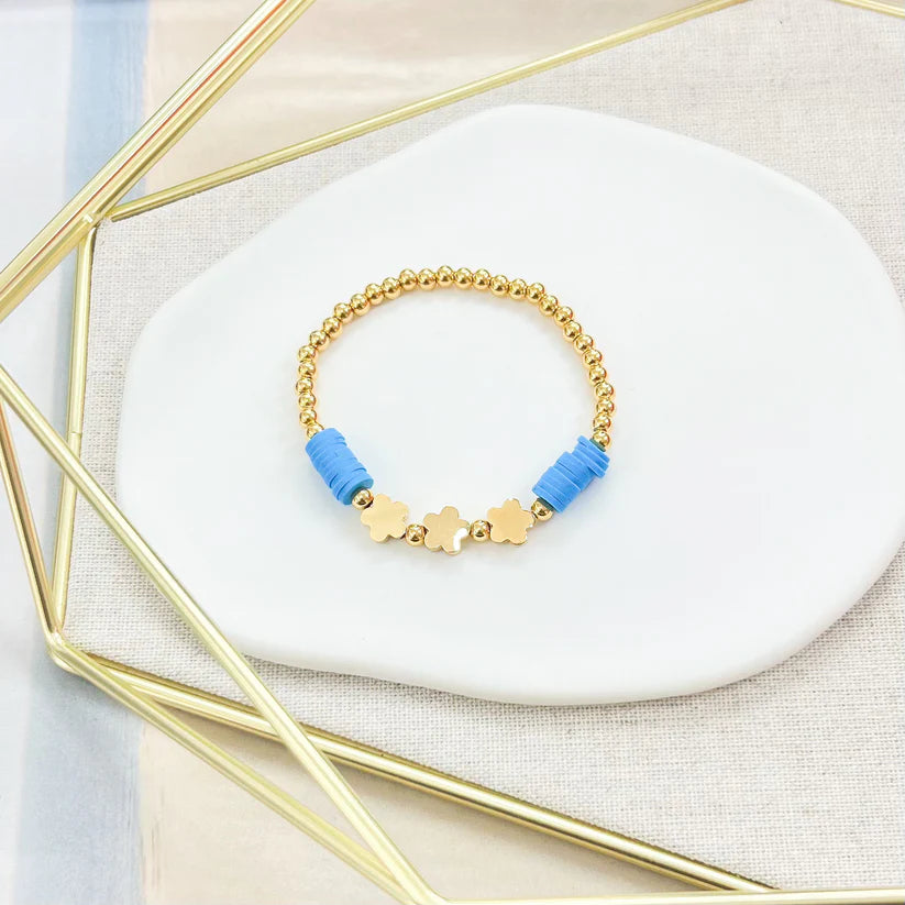 Pulsera dorada con flores y detalles en azul - The Perfect Gift