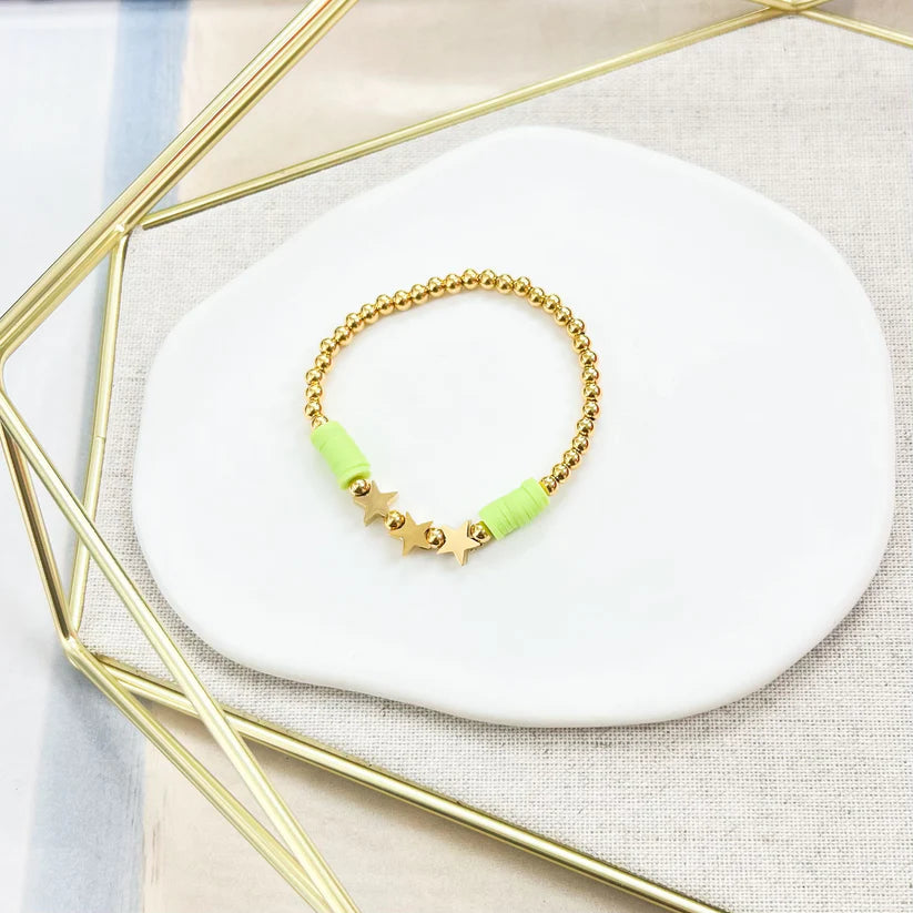 Pulsera dorada con estrellas y detalles en verde neón - The Perfect Gift
