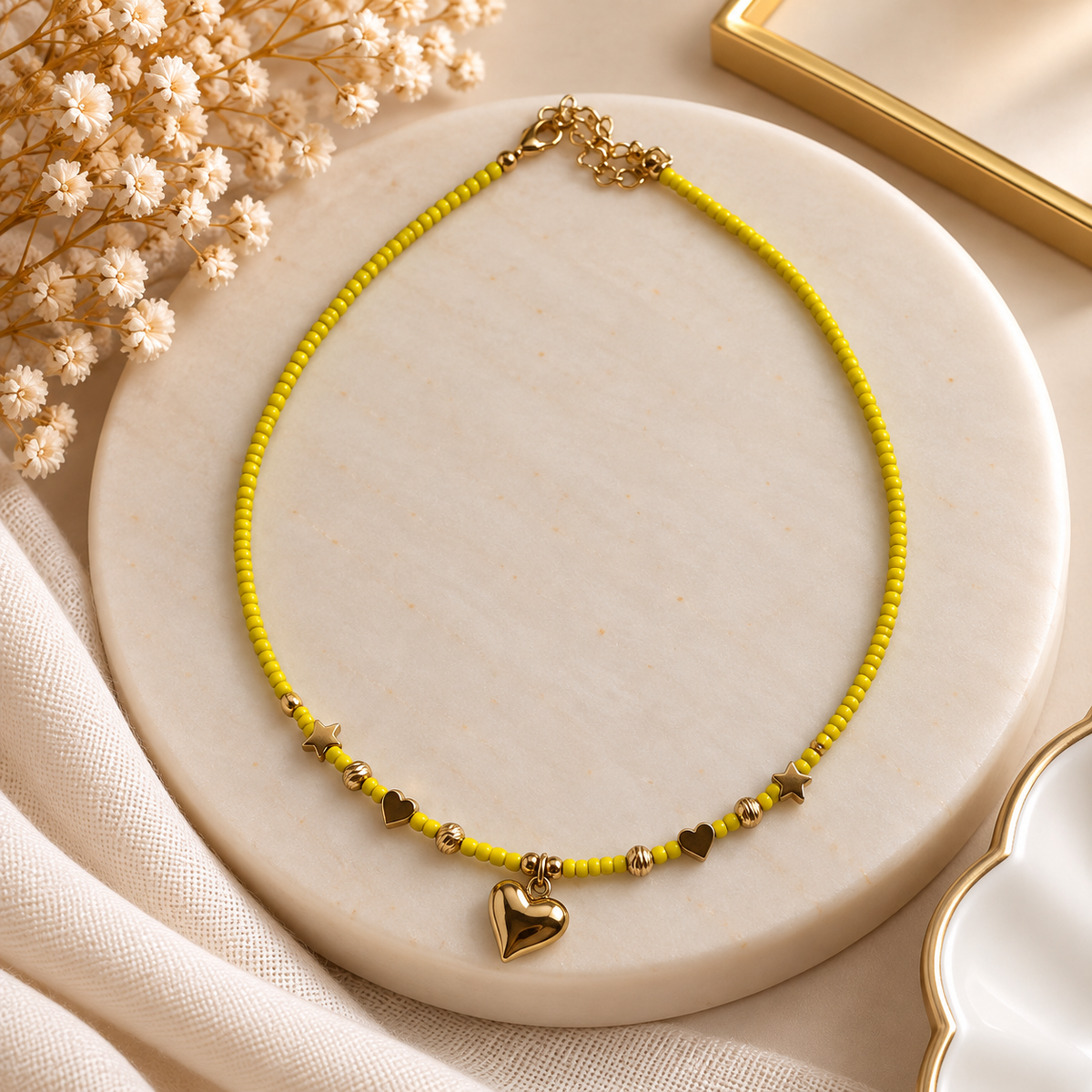 Collar Corazón Amarillo – Alegría y Encanto