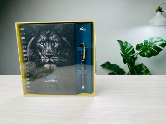 Set Libreta y Bolígrafo | Esfuerzate y Se Valiente | Proverbios 31:26 - The Perfect Gift