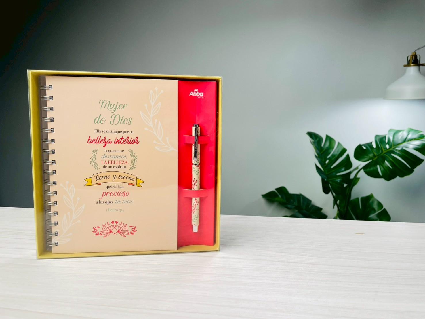 Set Libreta y Bolígrafo | Mujer de Dios| 1 Pedro 2:4 - The Perfect Gift