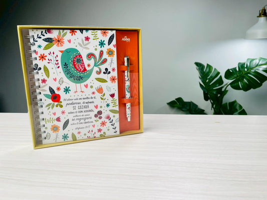 Set Libreta y Bolígrafo | El Señor esta en medio de ti | Sofonias 3:17 - The Perfect Gift