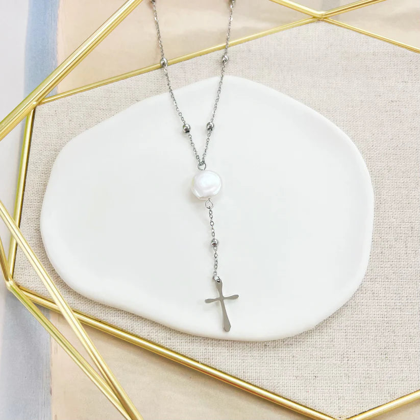 Collar Plateado con cruz y perla blanca - The Perfect Gift
