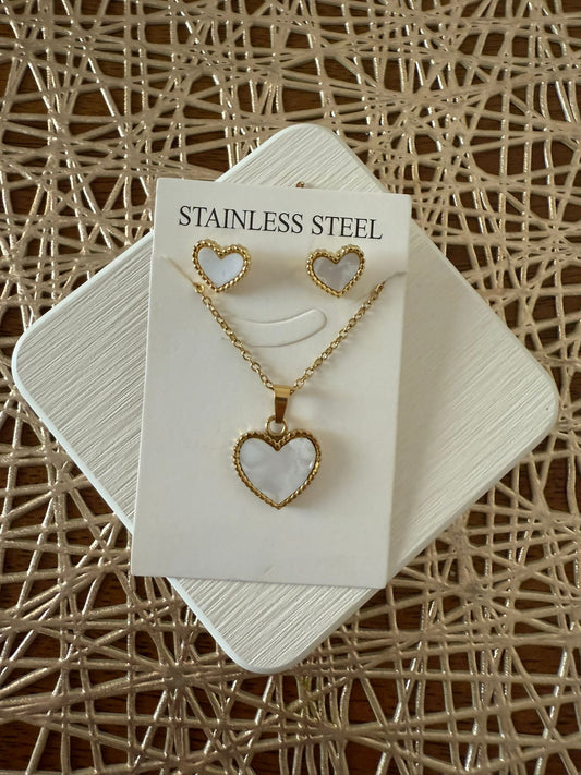 Set de collar y aretes corazón con nácar - The Perfect Gift