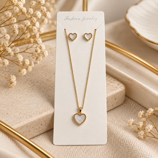 Set de collar y aretes corazón con nácar