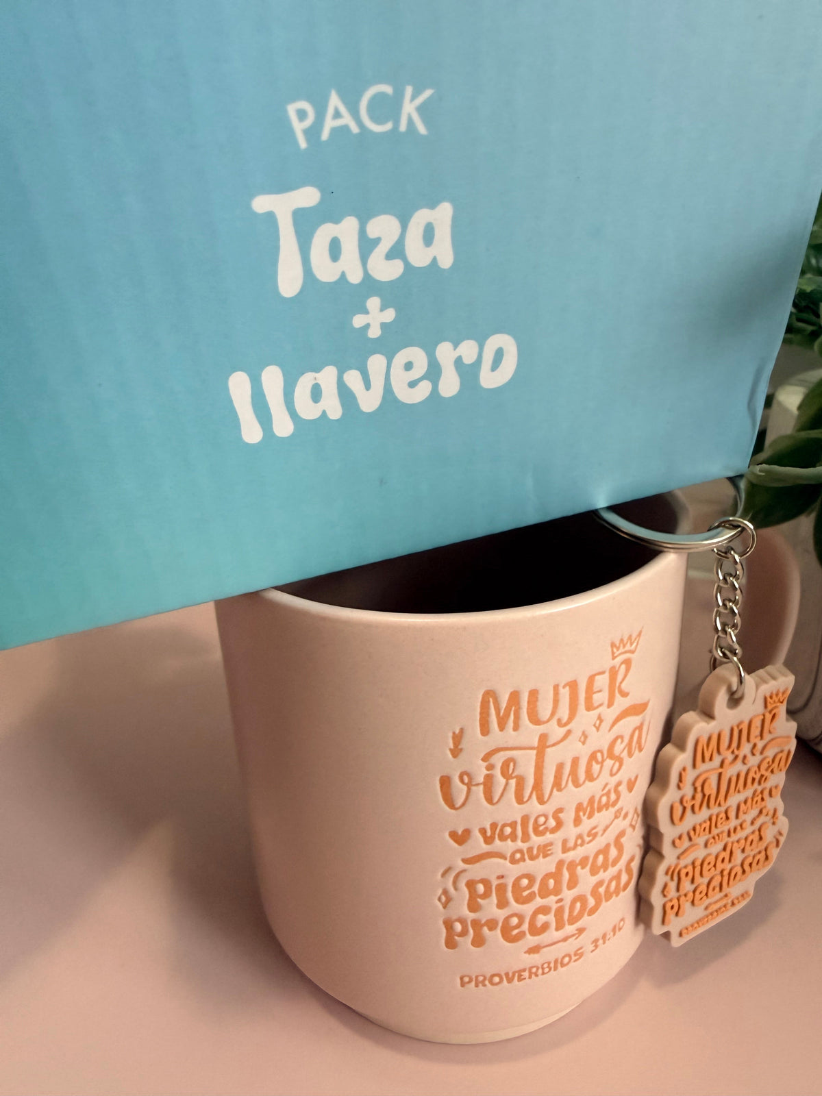 Pack Taza 14 Oz + llavero de caucho. Mujer Virtuosa - The Perfect Gift