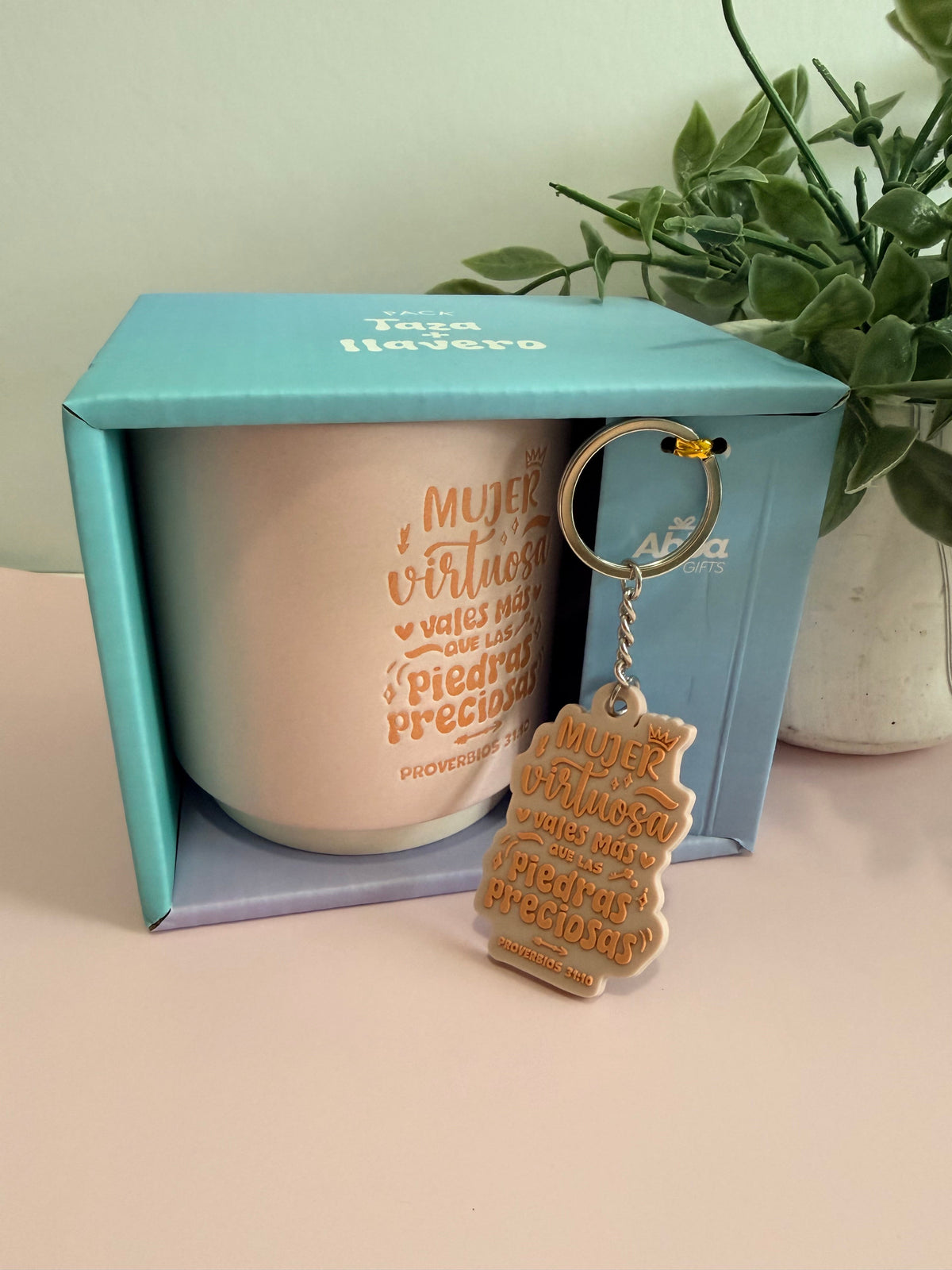 Pack Taza 14 Oz + llavero de caucho. Mujer Virtuosa - The Perfect Gift